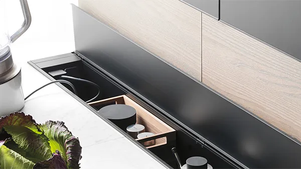 Versteckte Valcucine Steckdosen