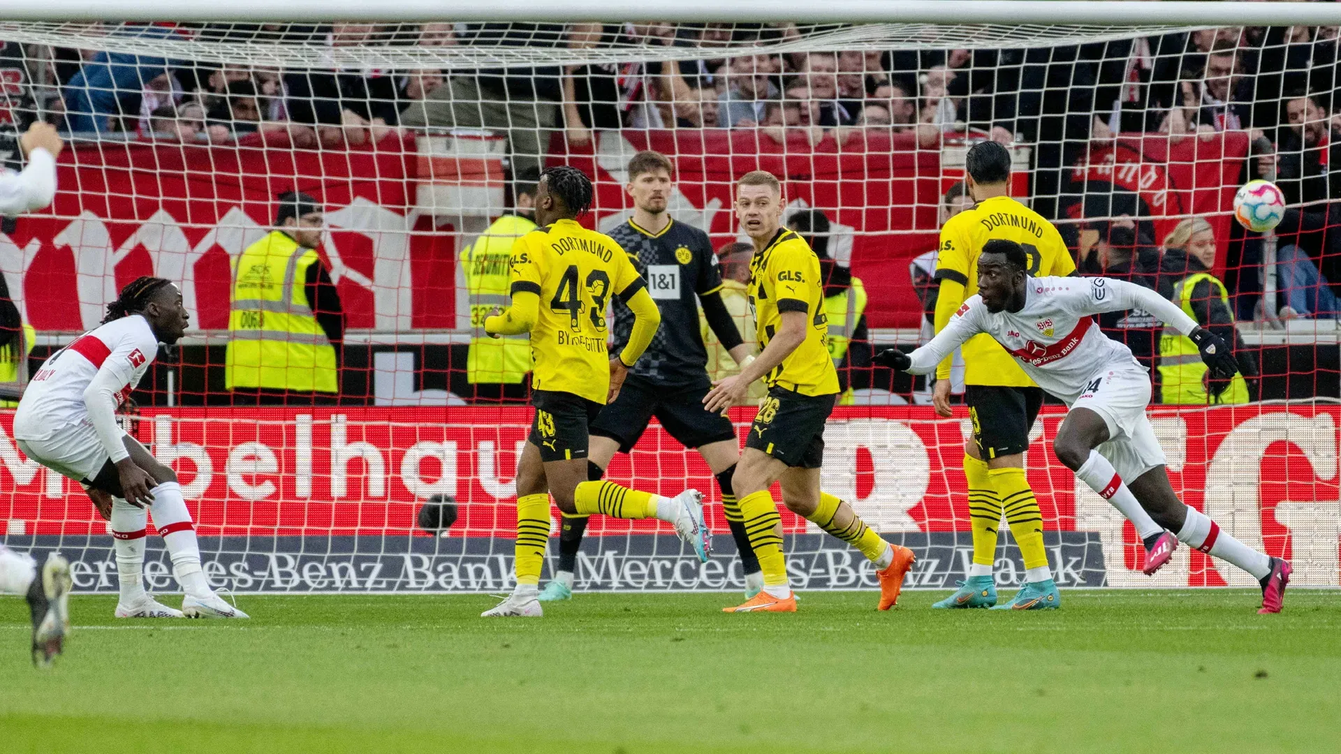 VfB Stuttgart kämpft sich gegen Borussia Dortmund zurück
