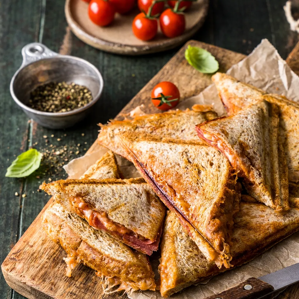 Vielseitige Verwendung: Pizza-Sandwiches zubereitet mit dem ST 1410 Sandwichmaker