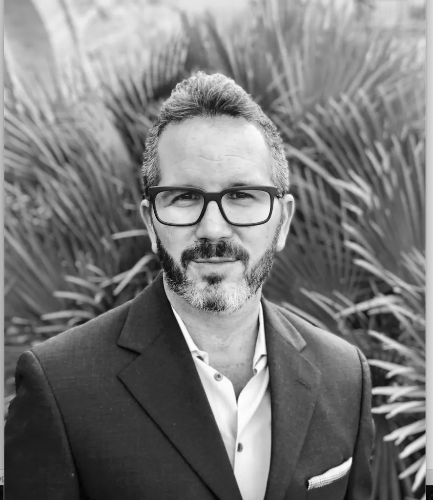 Visualisierung eines Riester-Fondssparplans und US-Steuerformularen