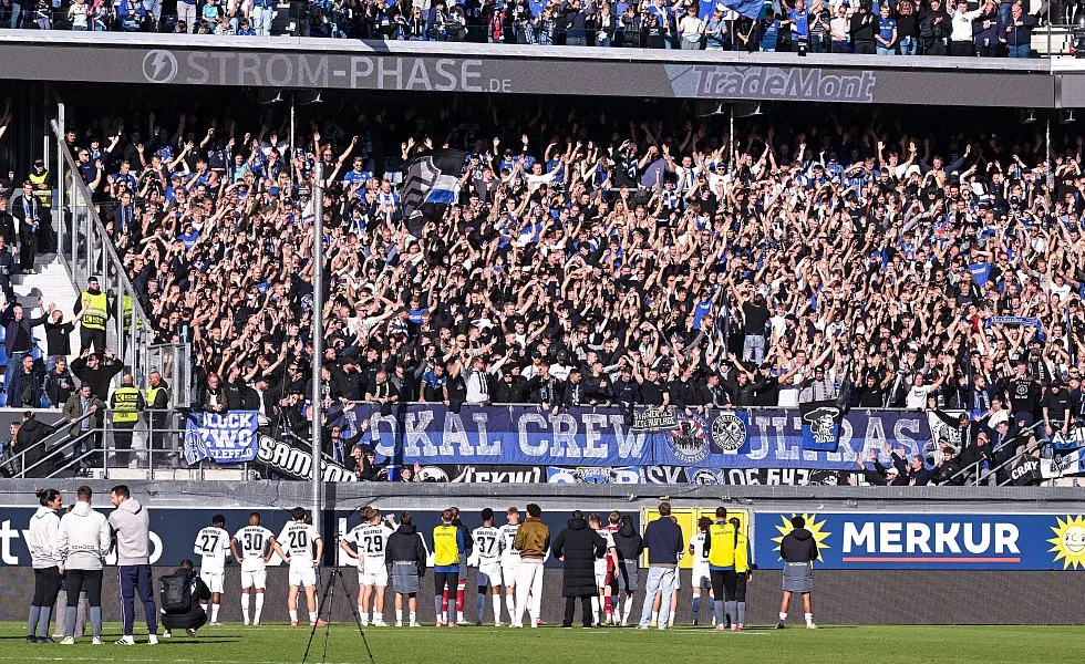 Volle Ränge in der Home-Deluxe-Arena beim OWL-Derby