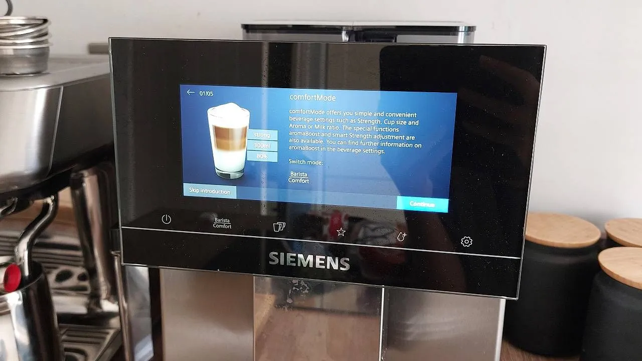 Vorderansicht des Siemens EQ900 Kaffeevollautomaten