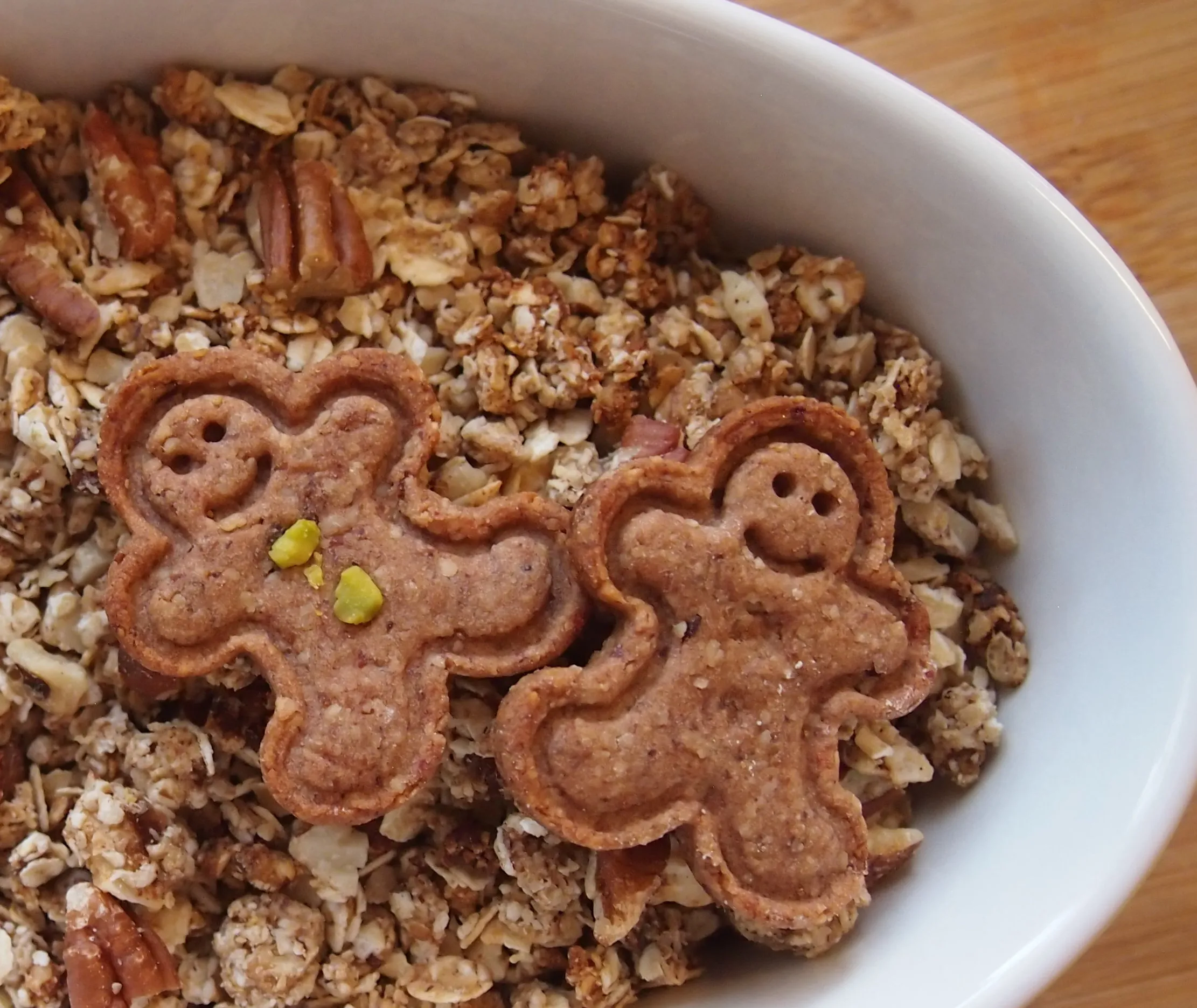 Weihnachtliches Lebkuchen Granola, vegan und ohne raffinierten Zucker