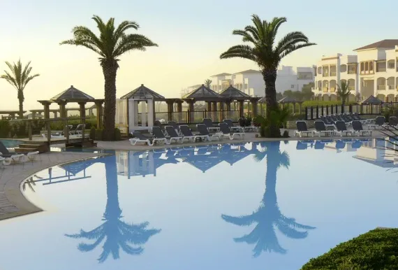 Weitläufige Poolanlage des ROBINSON Club Agadir in Marokko