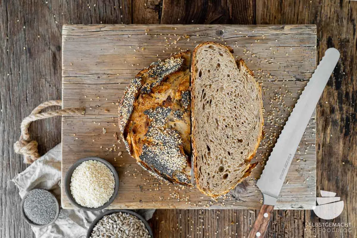 Weltmeisterbrot mit Sesam, Mohn, Sonnenblumenkernen und Leinsamen