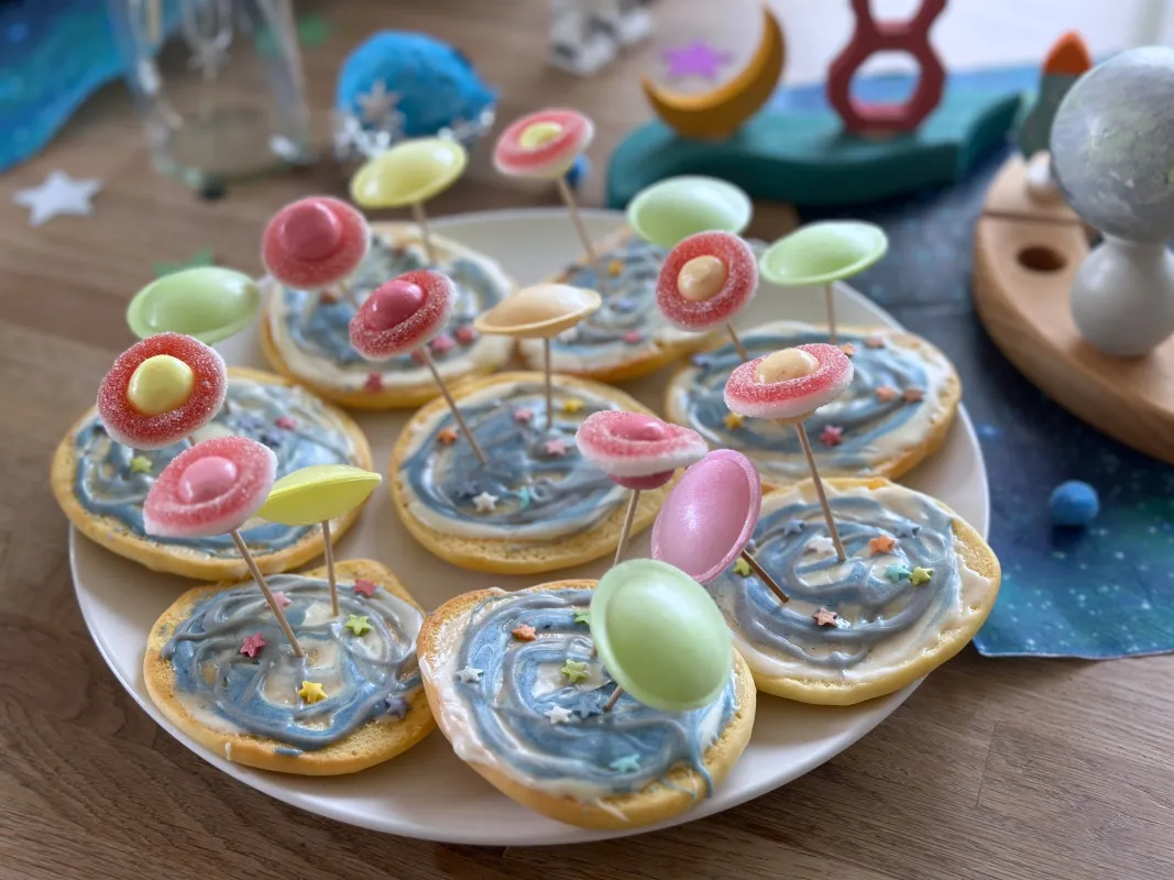 Weltraum-Kuchen fuer Schule und Kita