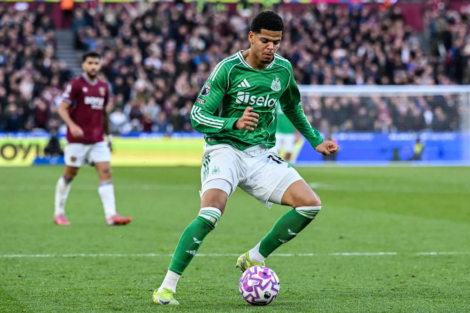 William Osula im Trikot von Newcastle United