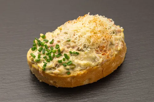 Wurstsalat Sandwich mit Käse, eine beliebte Kombination