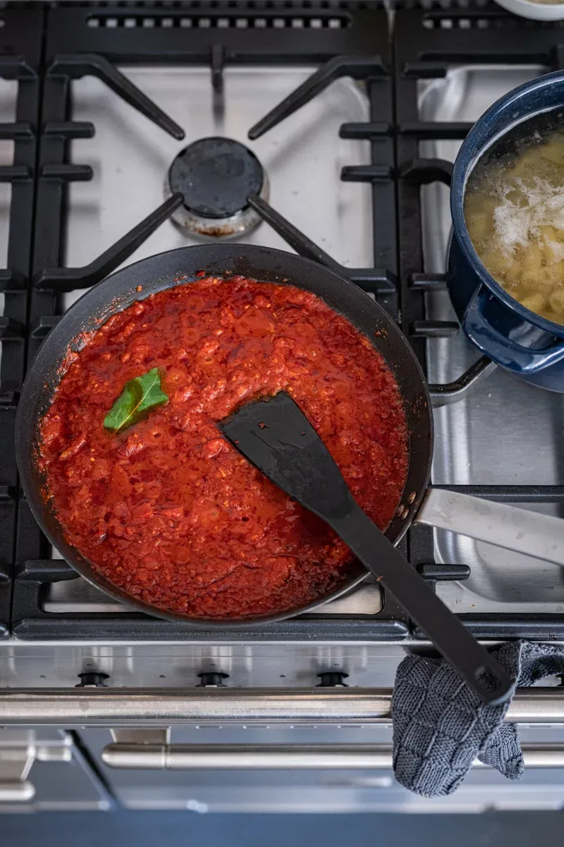 Würzige Nduja-Pasta in einer cremigen Tomatensoße