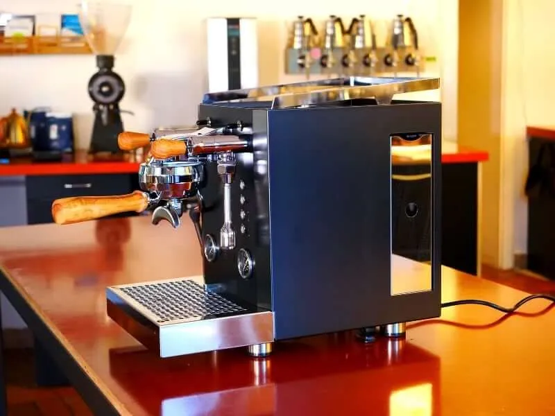 Xenia Espresso Espressomaschine in der Seitenansicht