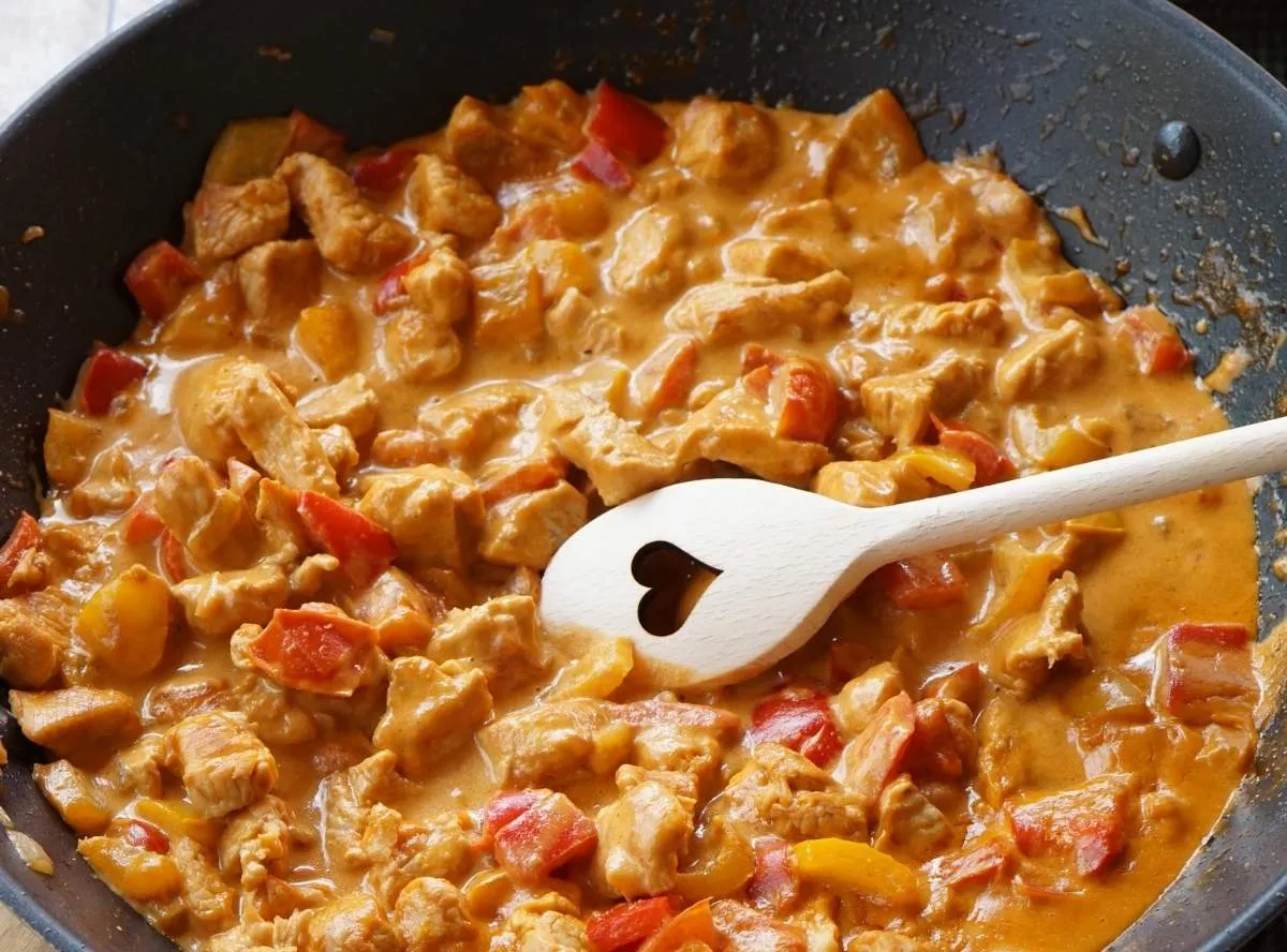 Zartes Paprika-Sahne-Hähnchen für die ganze Familie