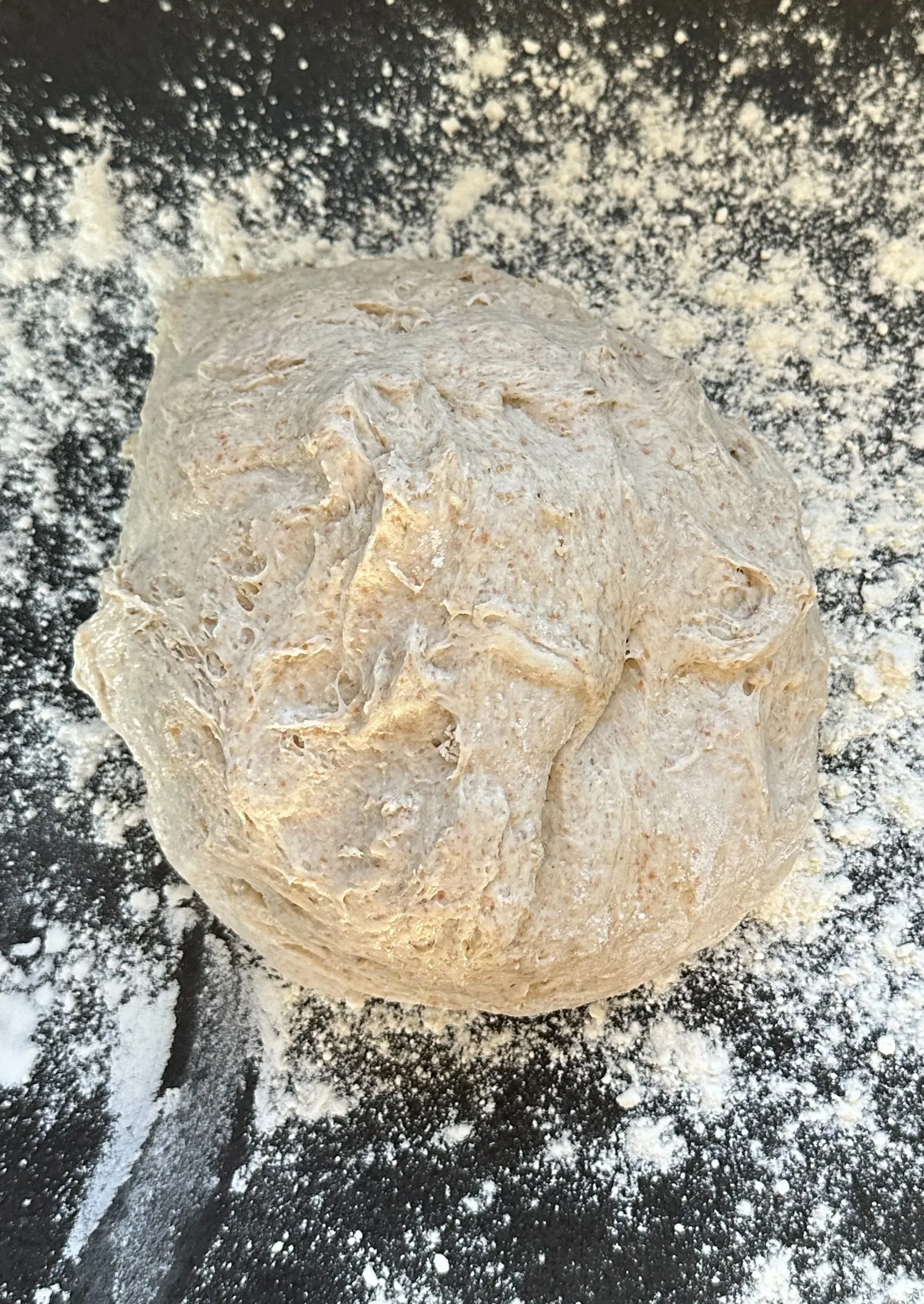 Zutaten für Sauerteigbrötchen in einer Schüssel