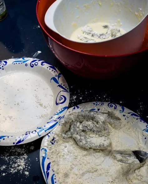 Zutaten für Sushi-Rollen vorbereitet