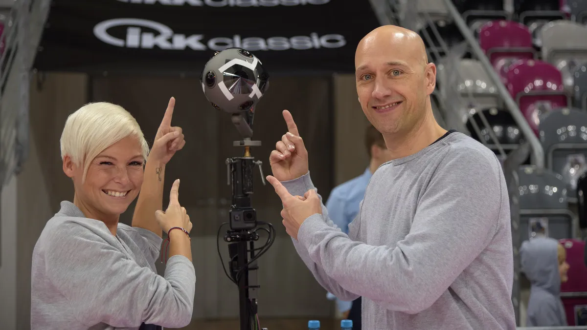 Zwei VR-Kameras auf einem Basketballfeld für Live-Übertragung